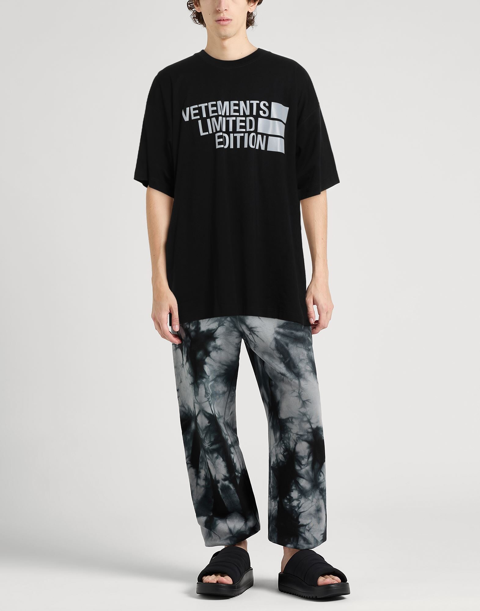 VETEMENTS T-Shirts and Tops | Black Men's T-shirt | YOOX