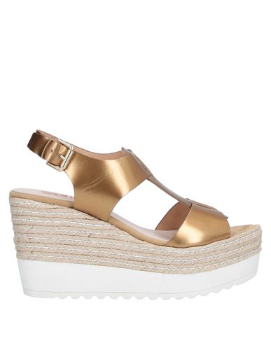 Kanna Sandals In Gold