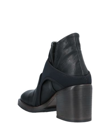 Ixos Ankle Boots In Black