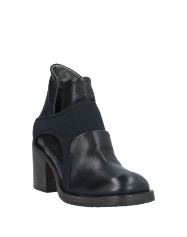 Ixos Ankle Boots In Black