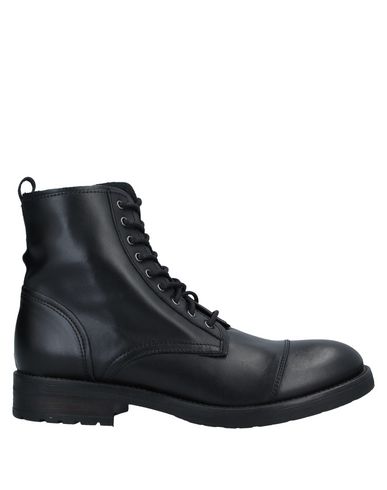 A&m Collection Ankle Boots In Black