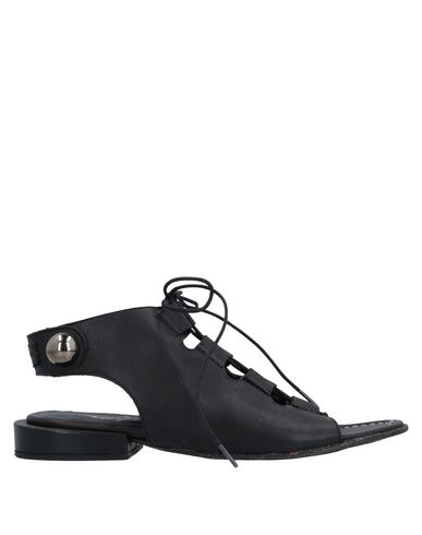 Le Ruemarcel Sandals In Black