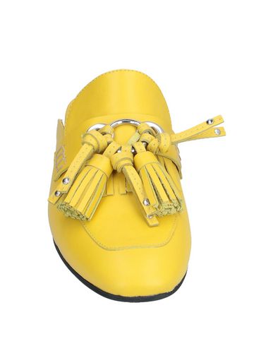 Janet & Janet Mules And Clogs In Yellow