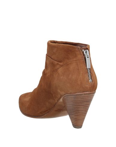 Janet & Janet Ankle Boot In Camel