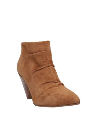 Janet & Janet Ankle Boot In Camel