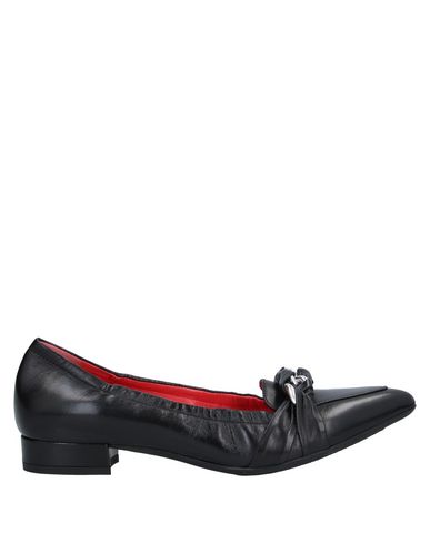 Pas De Rouge Loafers In Black