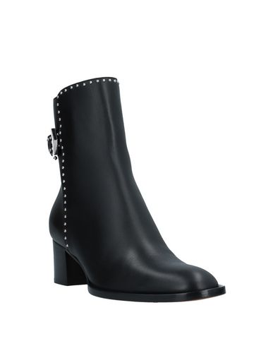 GIVENCHY photo