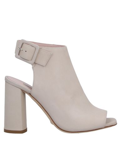 Click to view more detailed imagery on our partner's website Gianni Marra Sandals In Dove Grey