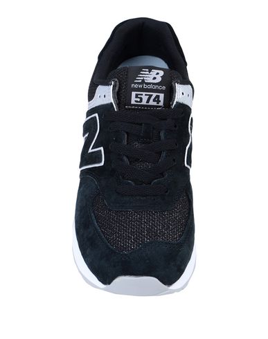 NEW BALANCE photo