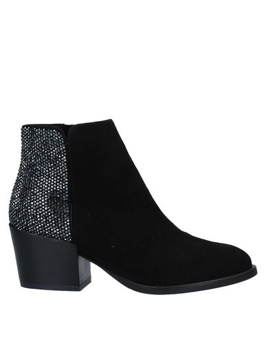 Carpe Diem Ankle Boot In Black