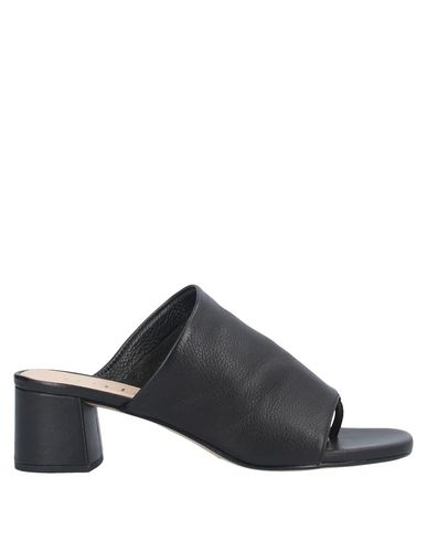 unisa flip flops