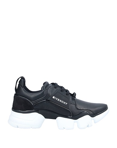 GIVENCHY