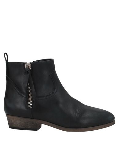 Click to view more detailed imagery on our partner's website Amimanera Venezia Ankle Boots In Black
