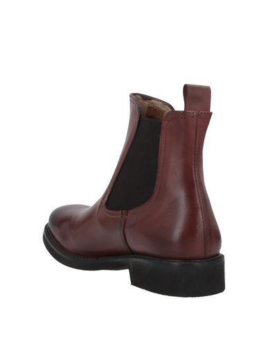 Calpierre Ankle Boots In Brown