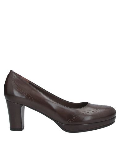 Click to view more detailed imagery on our partner's website Calpierre Pumps In Khaki