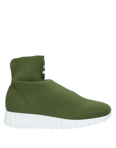 Click to view more detailed imagery on our partner's website Bernie Smith Sneakers In Military Green