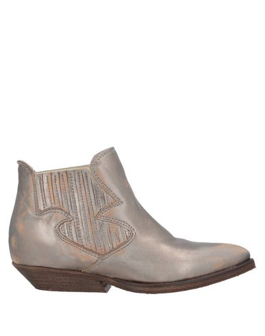 Essenza Ankle Boots In Platinum