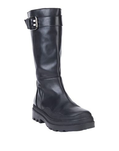 Click to view more detailed imagery on our partner's website Sofia / Len Boots In Black