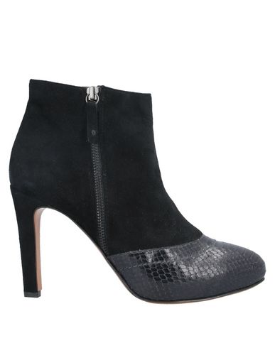 Click to view more detailed imagery on our partner's website De Robert Ankle Boot In Black