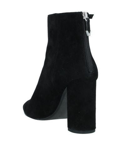 What For Ankle Boots In Black