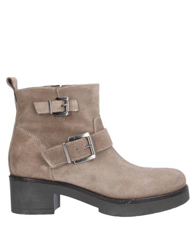 Geste Proposition Ankle Boots In Dove Grey