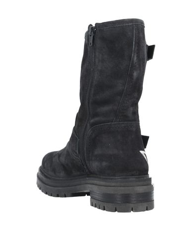 Nira Rubens Ankle Boot In Black