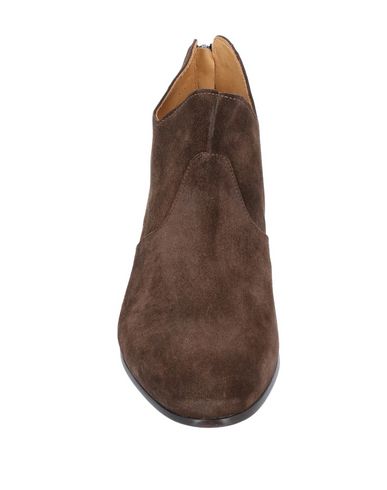 Unconventional Royal Boots In Dark Brown