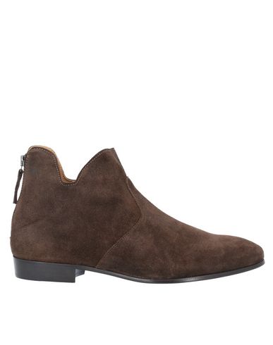 Unconventional Royal Boots In Dark Brown