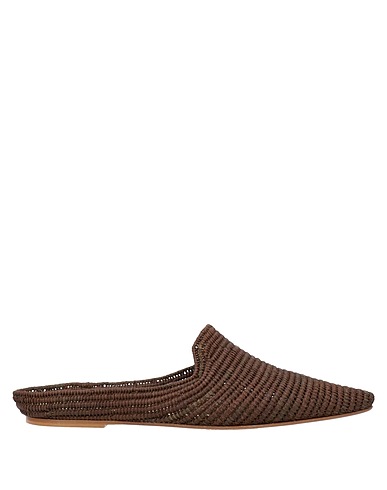 PATRIZIA PEPE Mules and clogs Dark brown Natural raffia