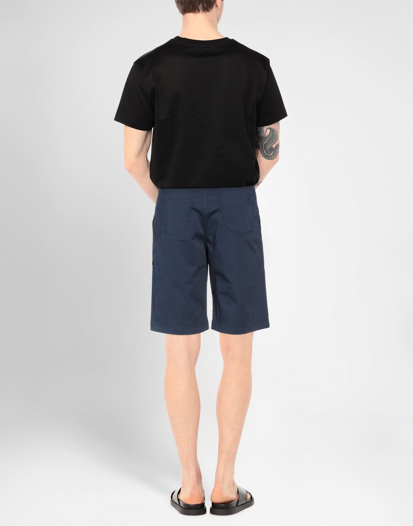 DIRK BIKKEMBERGS パンツ | ショートパンツ＆バミューダパンツ