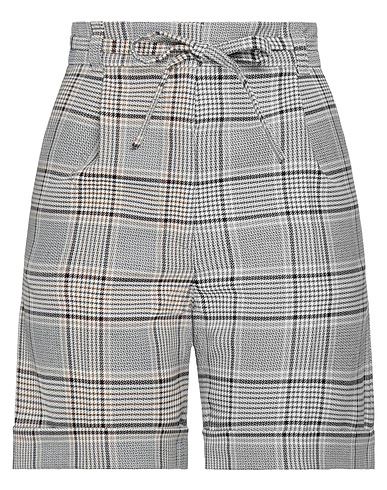 BAUM UND PFERDGARTEN Shorts & Bermuda Grigio chiaro 69% Poliestere, 30% Viscosa, 1% Elastan