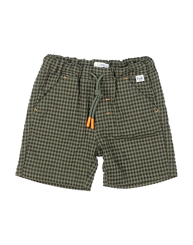 IL GUFO Shorts & Bermuda Military green 50% Polyester, 48% Cotton, 2% Rubber