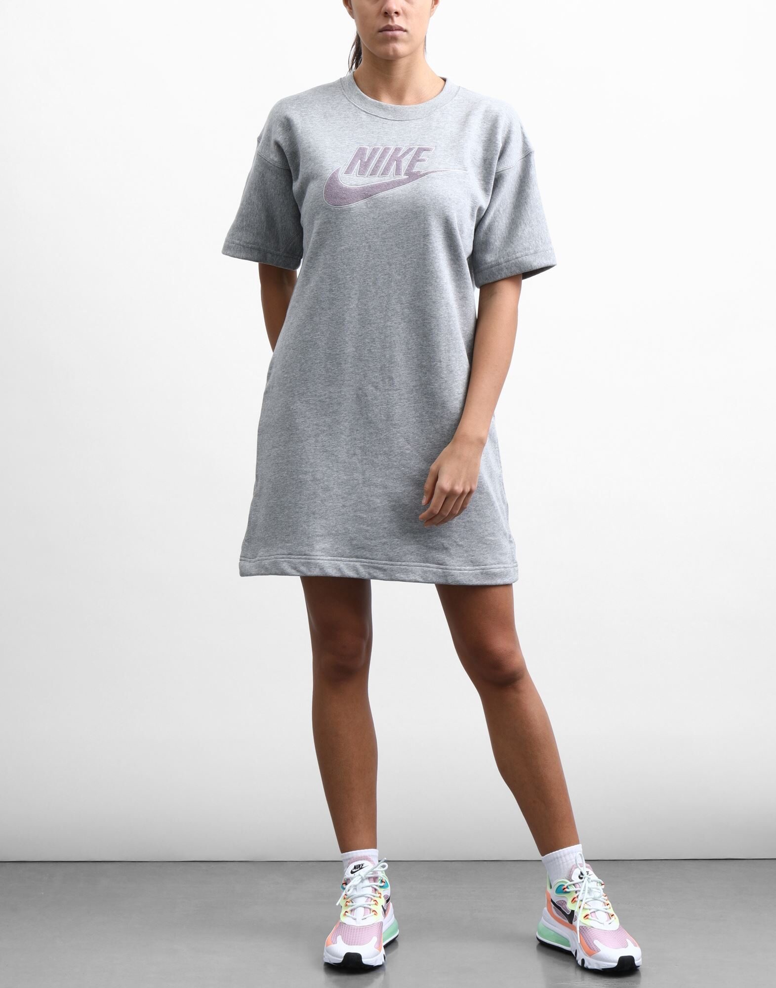 Спортивное платье Nike