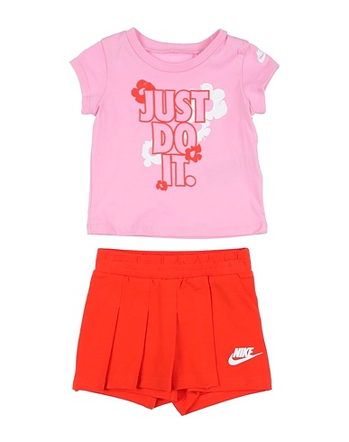 NIKE ベビーセットアップ  FLORAL SKORT SET
 ピンク コットン 60% / ポリエステル 40%