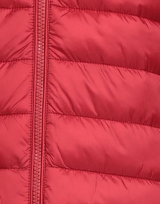 GUESS Пуховики и куртки на синтепоне