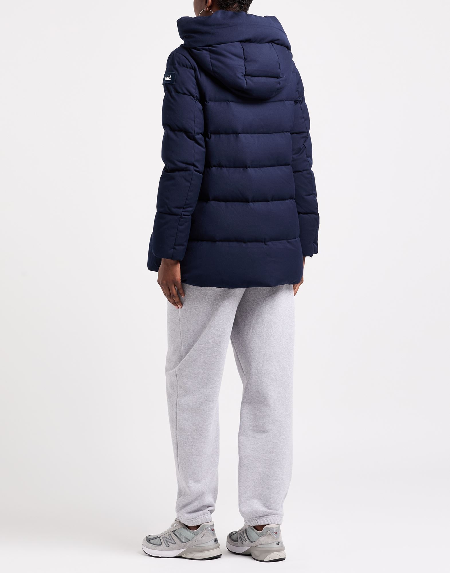 ネイビーロングダウンで叶える大人のあったか冬スタイル – Eddie Bauer