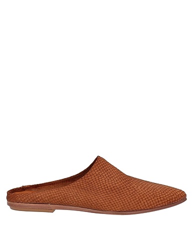 HUNDRED 100 Mule e zoccoli Cuoio Pelle