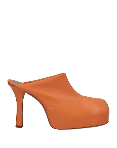 BOTTEGA VENETA Mule e zoccoli Cammello Pelle di agnello