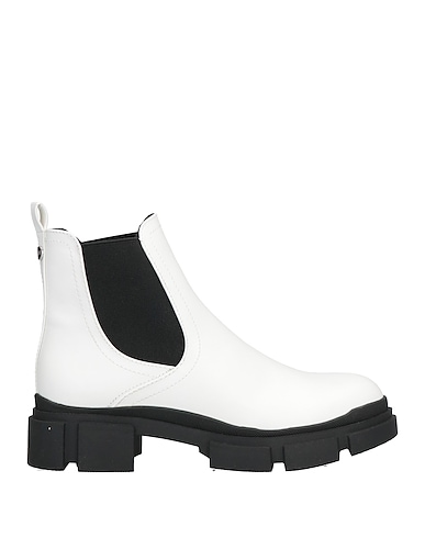NINE WEST