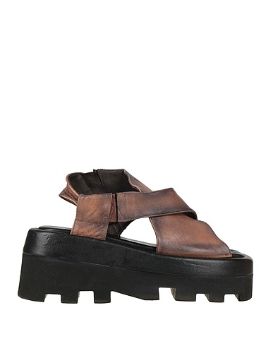 LE RUEMARCEL Sandals Light brown Soft Leather