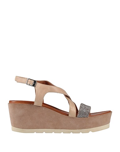 IL LACCIO Sandals Beige Calfskin, Other Fibres