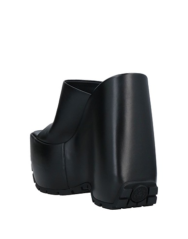 https://www.yoox.com/images/items/17/17540193CR_14_d.jpg?impolicy=crop&width=387&height=490