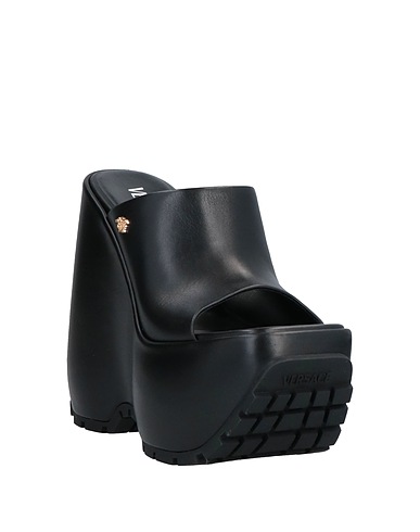 https://www.yoox.com/images/items/17/17540193CR_14_r.jpg?impolicy=crop&width=387&height=490