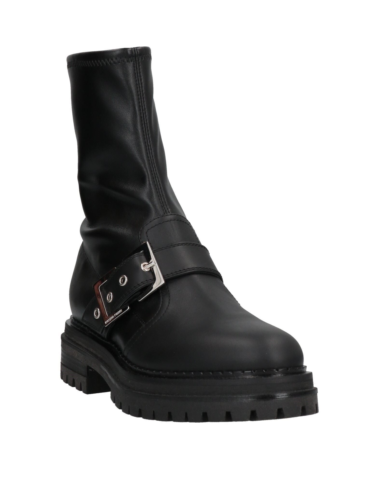 再お値下げしました！！【美品】セルジオロッシ ショートブーツ セルジオ ロッシの最旬ブーツ4選】クールに煌めくメタルバックルが