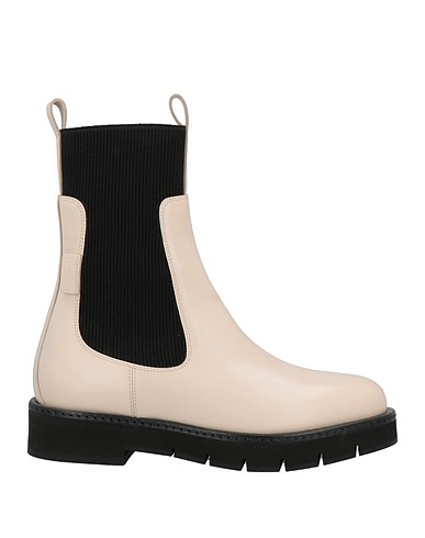 FERRAGAMO Ankle boot Off white Calfskin