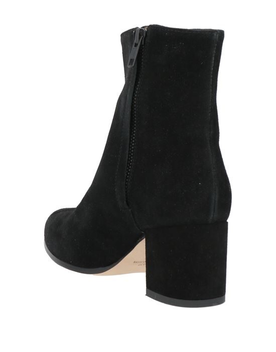 WOMAN by COMMON PROJECTS Полусапоги и высокие ботинки