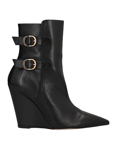 STUART WEITZMAN