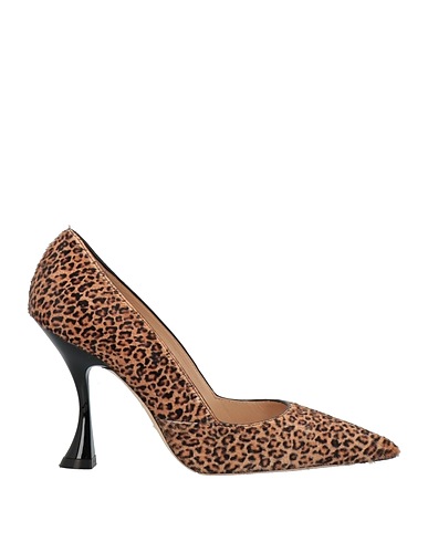 STUART WEITZMAN Court Camel Calfskin