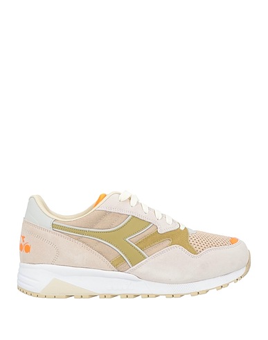 DIADORA