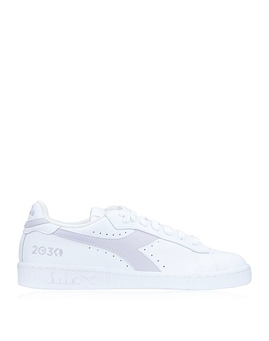 DIADORA